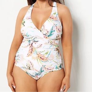 Jantzen Adjustable Strap V-Neck Tankini with Comfort Brief (White Cabana)